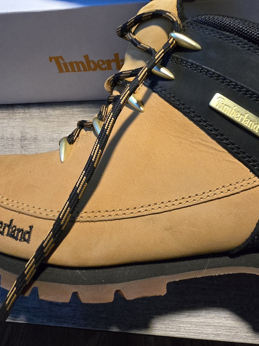 Timberland Men’s Tan Nubuck Outdoor Lace-Up Boots